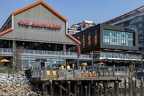 Coast Lonsdale Quay Hotel