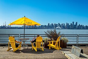 Coast Lonsdale Quay Hotel