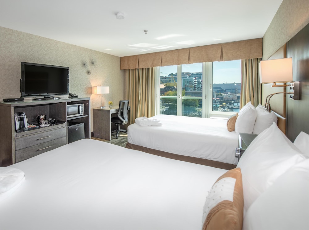 Coast Lonsdale Quay Hotel