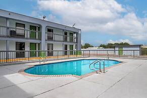 Days Inn by Wyndham Victoria TX East