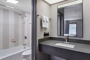 Days Inn by Wyndham Victoria TX East