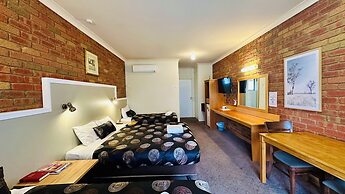 Early Australian Motor Inn
