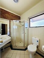 Early Australian Motor Inn