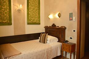 Hotel Saturnia & International