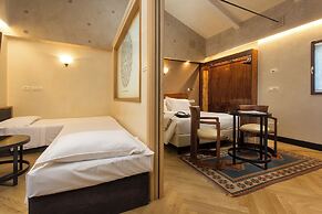 Hotel Saturnia & International