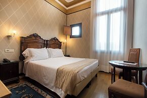 Hotel Saturnia & International