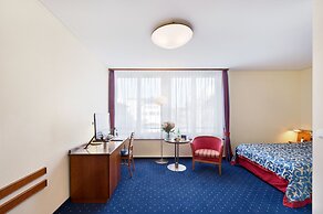 Glärnischhof by Trinity