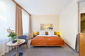 Glärnischhof by Trinity