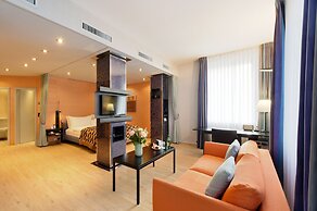 Glärnischhof by Trinity