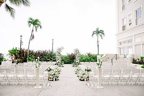 Moana Surfrider, A Westin Resort & Spa, Waikiki Beach