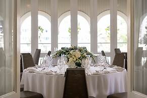 Moana Surfrider, A Westin Resort & Spa, Waikiki Beach