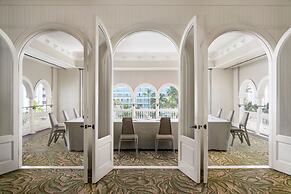 Moana Surfrider, A Westin Resort & Spa, Waikiki Beach