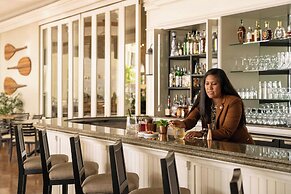 Moana Surfrider, A Westin Resort & Spa, Waikiki Beach