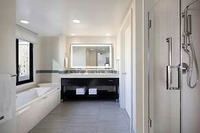 Moana Surfrider, A Westin Resort & Spa, Waikiki Beach