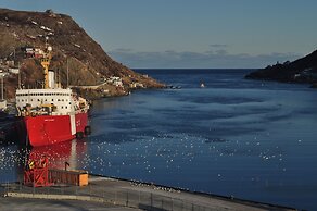 DoubleTree by Hilton St. John's Harbourview