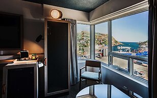 DoubleTree by Hilton St. John's Harbourview