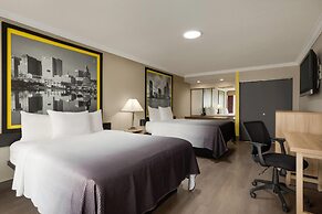 Super 8 by Wyndham Meadowlands