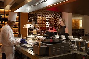 Hilton Luxor Resort & Spa