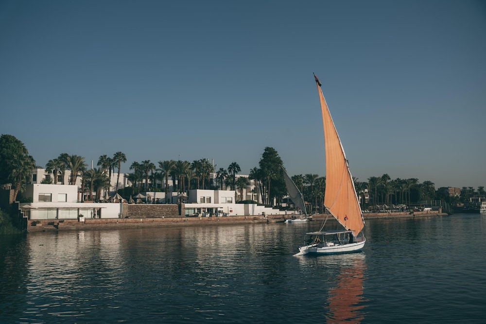 Hilton Luxor Resort & Spa
