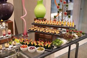 Hilton Luxor Resort & Spa