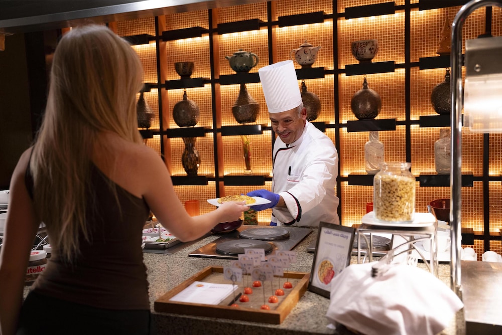 Hilton Luxor Resort & Spa