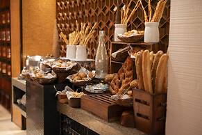 Hilton Luxor Resort & Spa