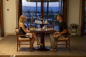Hilton Luxor Resort & Spa