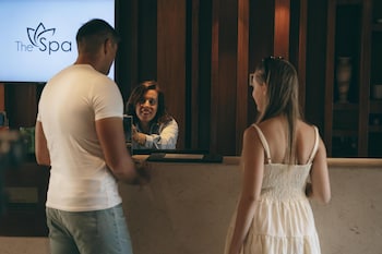 Hilton Luxor Resort & Spa