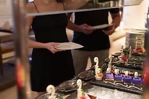 Hilton Luxor Resort & Spa
