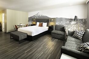 Waypoint Hotel
