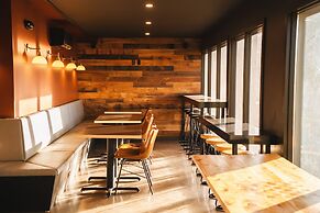 Waypoint Hotel