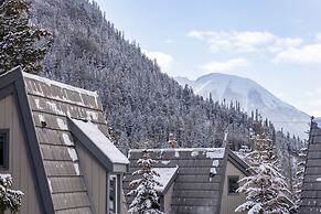 Tunnel Mountain Resort