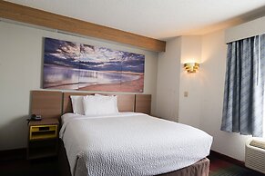 Days Inn by Wyndham Flint/Bishop International Airport