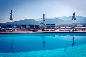 Cristina Hotel