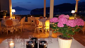 Cristina Hotel