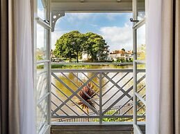 Sunday London Staines-upon-Thames Heathrow T5
