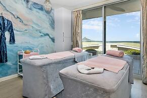 Dolphin Beach Hotel