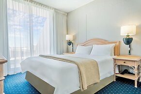 Dolphin Beach Hotel
