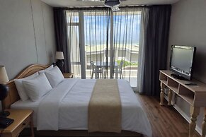 Dolphin Beach Hotel