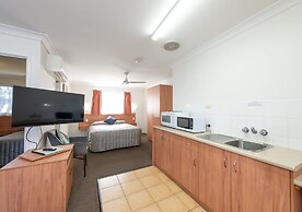 Riviera on Ruthven Motel