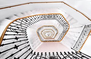 Carlton Cannes, a Regent Hotel