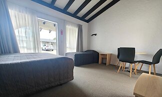 Aztec Motel