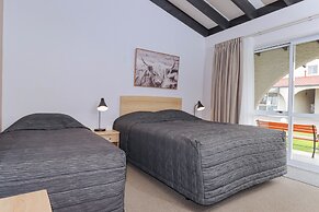 Aztec Motel