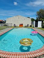 Aztec Motel