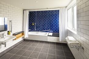 Holiday Inn Reading South M4 Jct11 by IHG
