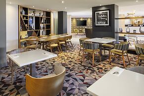 Holiday Inn Reading South M4 Jct11 by IHG
