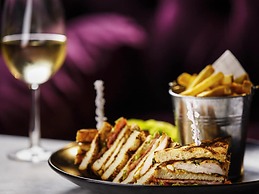 Mercure York Fairfield Manor Hotel
