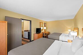 Quality Inn & Suites Des Moines Airport