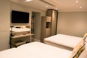 Byron Hotel London