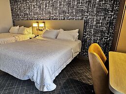Pittsburgh Airport Inn and Suites